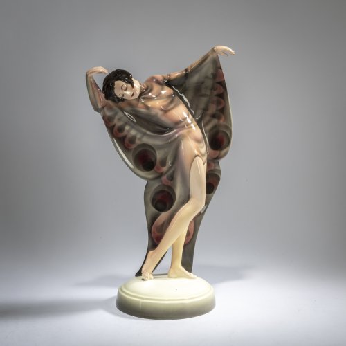 Große Steingutfigur  'Tänzerin im Schmetterlingskostüm (sich drehend)', 1929