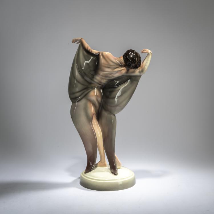 Bild 1 zu Objekt, 'T&auml;nzerin im Schmetterlingskost&uuml;m (sich drehend)', 1929, Josef Lorenzl, Goldscheider, Friedrich, Wien / Vienna, 178A 386