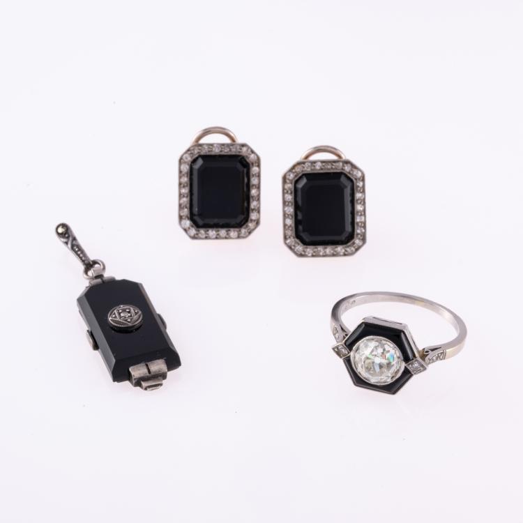 Hauptbild zu Objekt, Art Deco ring with matching ear clips and pendant, 178C 1025