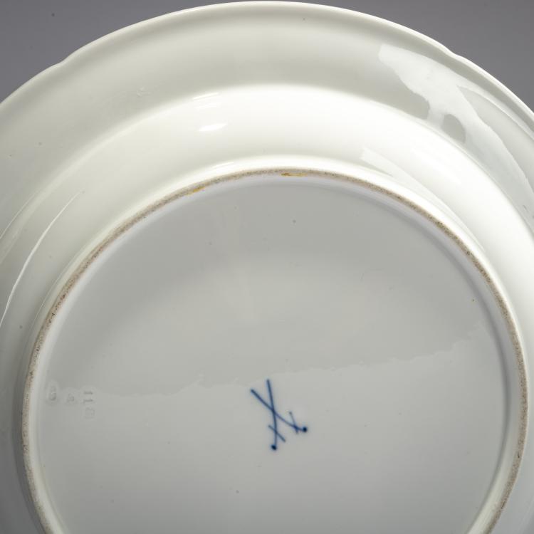 Bild 2 zu Objekt, Runde Vorlegeplatte 'Krokus', 1896, Konrad Hentschel, Meissen, KPM, 178A 324