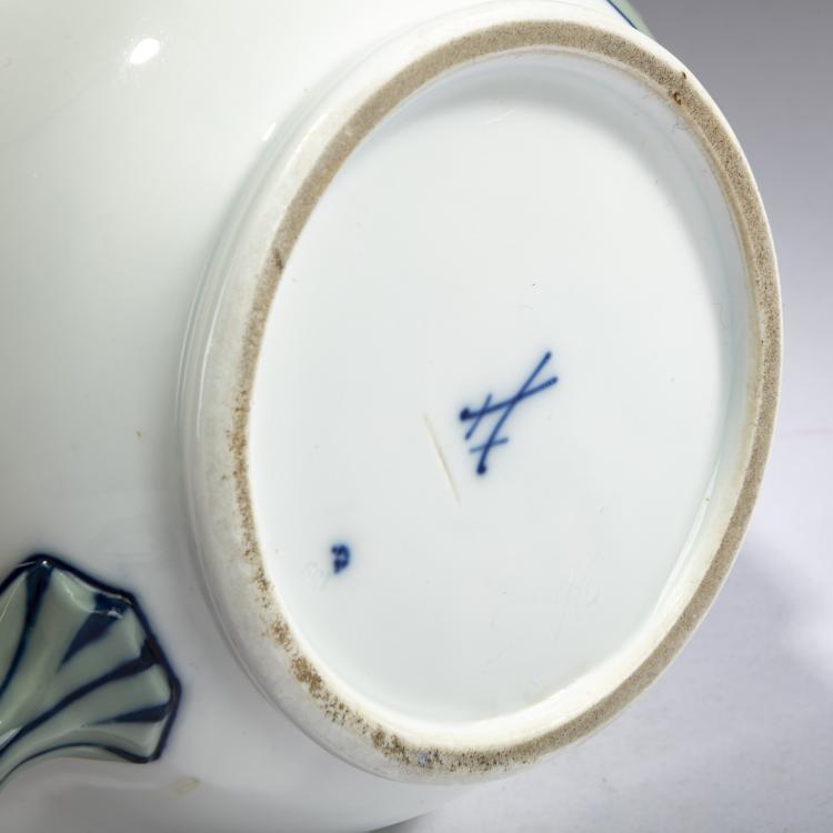 Bild 3 zu Objekt, Teekanne 'Fl&uuml;gelmuster', 1901, Rudolf Hentschel, Meissen, KPM, 178A 327