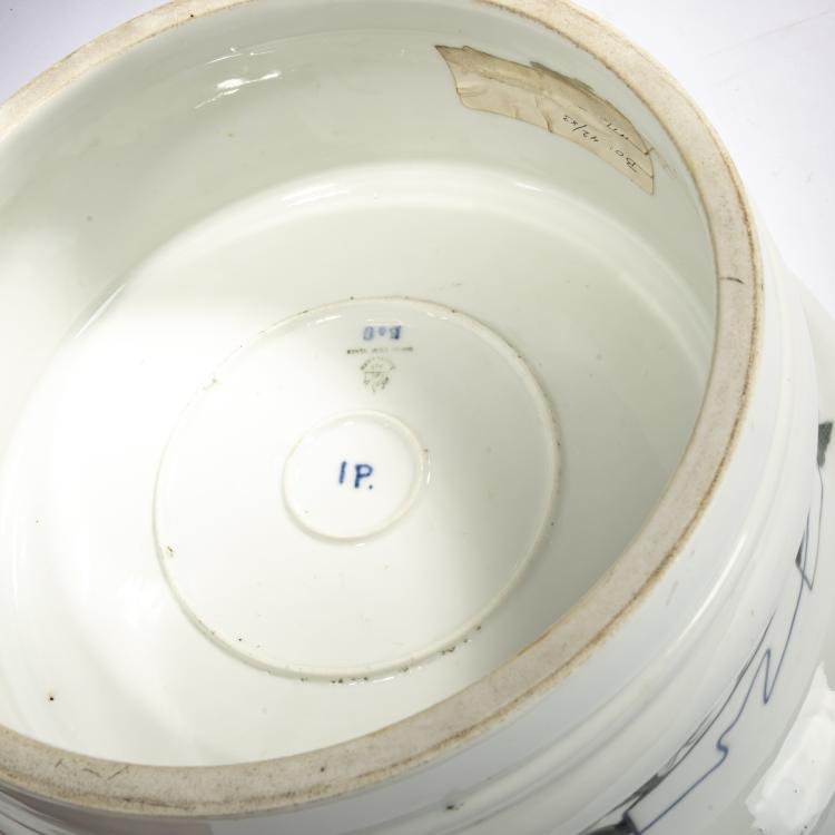 Bild 2 zu Objekt, Unikat-Tafelaufsatz, 1899-1902, Ingeborg Plockross Irminger, Bing & Gr&oslash;ndahl, Kopenhagen / Copenhagen, 178A 314