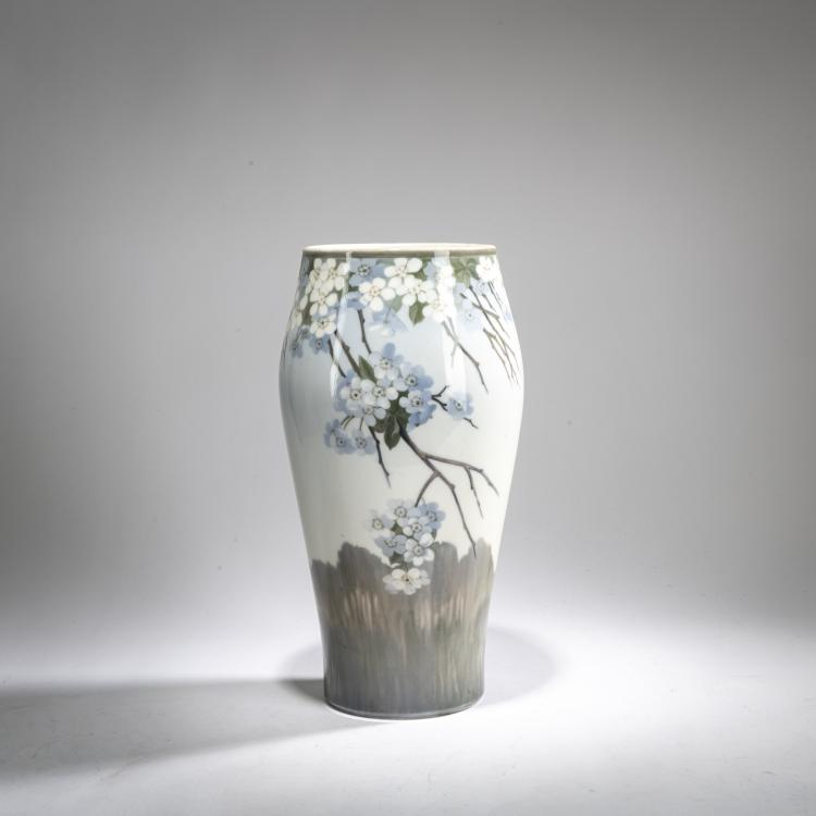 Hauptbild zu Objekt, Gro&szlig;e Vase mit Bl&uuml;tenzweigen, 1897-1922, Kopenhagen, KPM / Royal Copenhagen, 178A 320