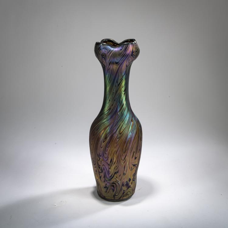 Bild 2 zu Objekt, Vase mit Silver-Overlay, um 1900, Kralik, Wilhelm, Sohn / Son, Eleonorenhain / Lenora, 178A 186