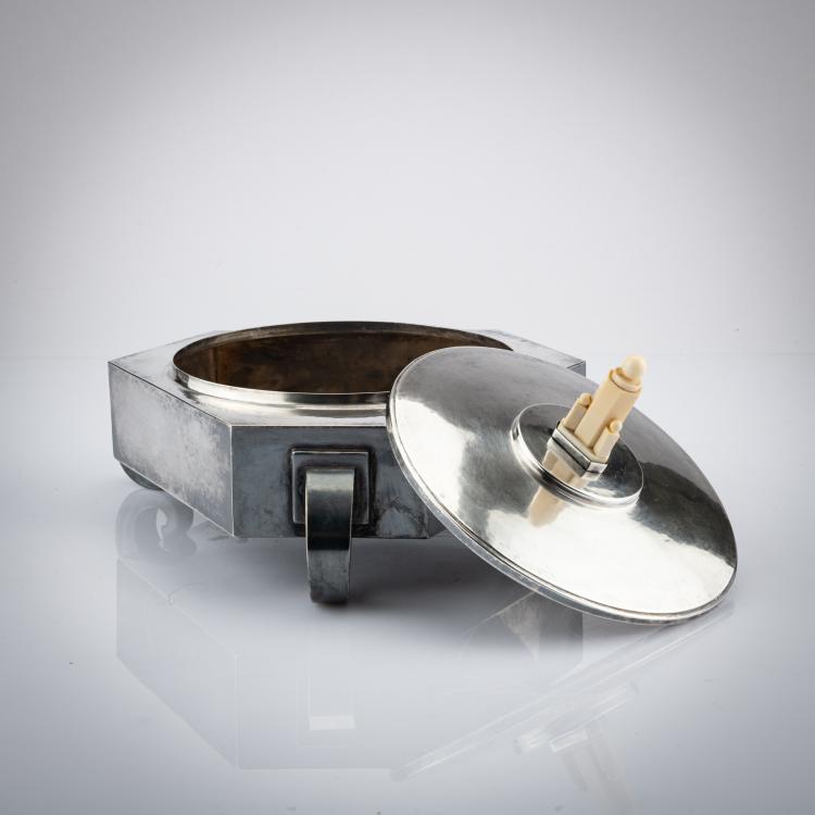 Bild 1 zu Objekt, Box with ivory knob, c. 1930, Wilhelm Schulze, BWKS Bremer Werkst&auml;tten, 180B 418