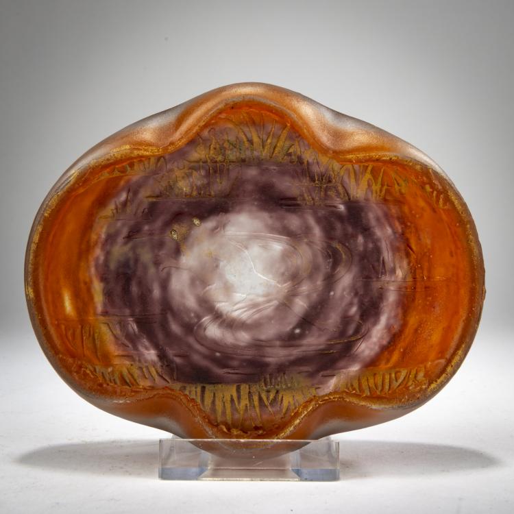 Bild 1 zu Objekt, Schale 'Iris et Grenouille', um 1901, Daum Fr&egrave;res, Nancy, 178A 9