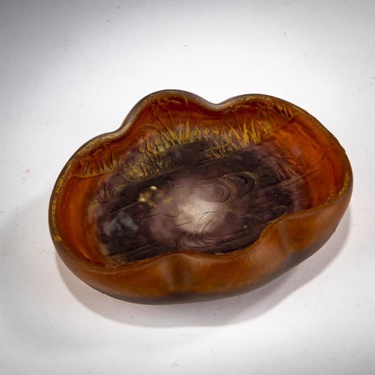 Bild 3 zu Objekt, Schale 'Iris et Grenouille', um 1901, Daum Fr&egrave;res, Nancy, 178A 9