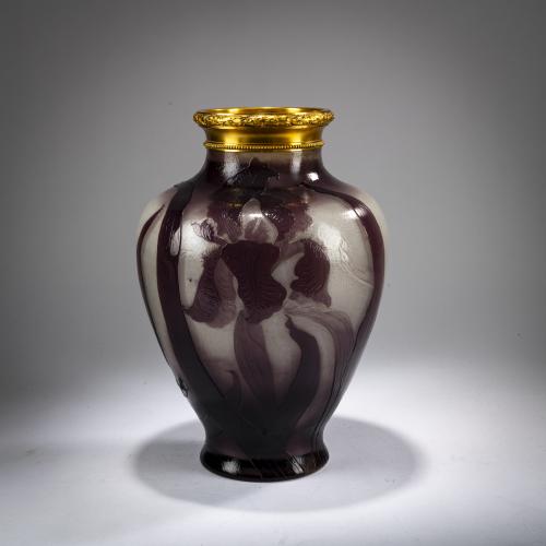 Große Vase 'Iris' mit vergoldeter Bronzemontierung, um 1898