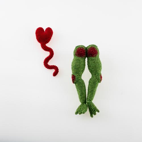 Zwei Broschen 'Spermheart' und 'Frog Legs', 1996