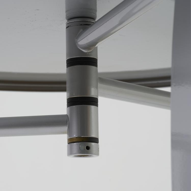 Bild 4 zu Objekt, 'Titos Apostos' table, 1985, Philippe Starck, Driade, Mailand / Milan, 179A 167