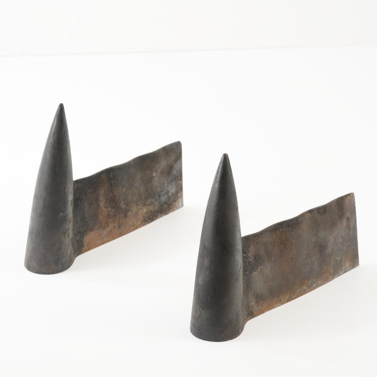 Hauptbild zu Objekt, Zwei Kaminb&ouml;cke 'Tito Lucifer', 1986/87, Philippe Starck, O.W.O, Montfort-l'Amaury, 178B 642