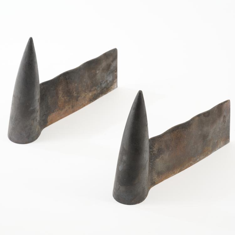 Bild 1 zu Objekt, Zwei Kaminb&ouml;cke 'Tito Lucifer', 1986/87, Philippe Starck, O.W.O, Montfort-l'Amaury, 178B 642