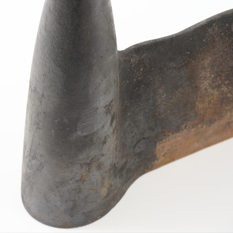 Bild 2 zu Objekt, Zwei Kaminb&ouml;cke 'Tito Lucifer', 1986/87, Philippe Starck, O.W.O, Montfort-l'Amaury, 178B 642