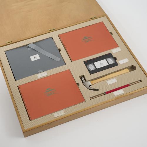 'Le Coffret Maison Starck 3 Suisses', box, 1994