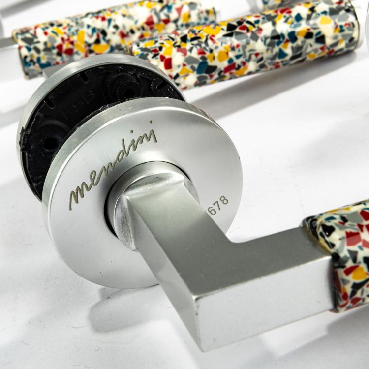 Bild 1 zu Objekt, Drei T&uuml;rdr&uuml;ckergarnituren 'Hommage an Gropius', 1986, Alessandro Mendini, FSB, Brakel, 178B 860