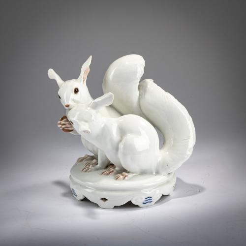 Zwei Eichhörnchen mit Nüssen, 1902