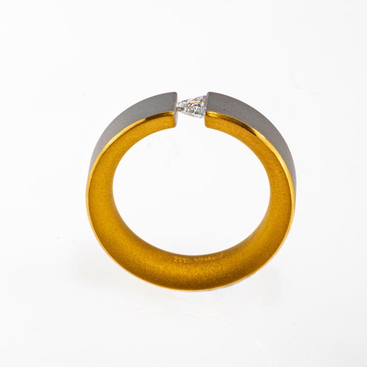 Bild 3 zu Objekt, Spannring mit Diamant im Trilliant-Schliff, Niessing, Vreden, 178C 1061
