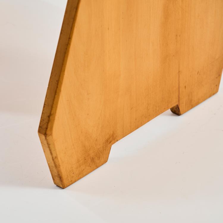 Bild 3 zu Objekt, Anthroposophischer Beistelltisch, 1930-50, Schiller-M&ouml;bel, Stuttgart (zugeschrieben), 178B 495