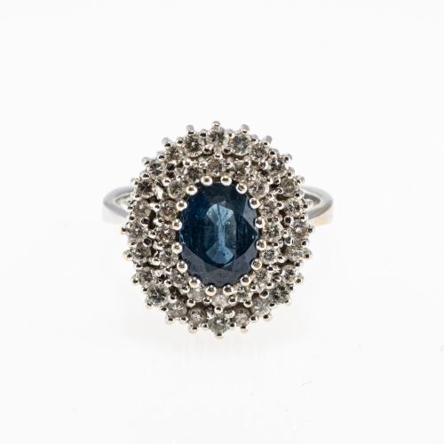 Entourage ring with sapphire and diamonds