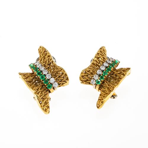 Pair earrings in knitted look