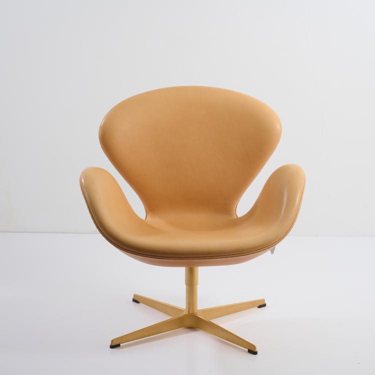Bild 4 zu Objekt, Armlehnsessel 'Swan Chair' - '60th Anniversary Edition', 1958 (Entwurf), Arne Jacobsen, Hansen, Fritz, Kopenhagen / Copenhagen, 179A 213