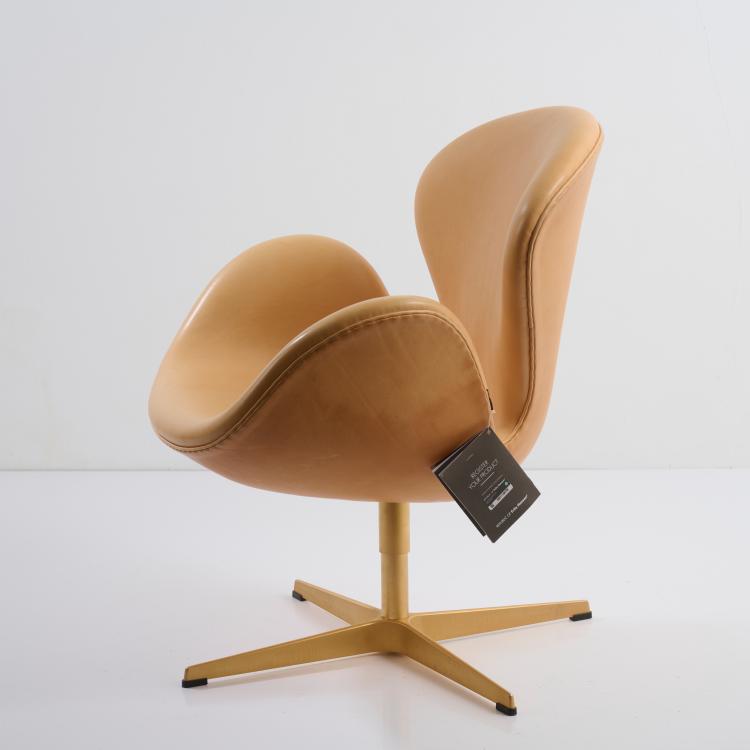 Bild 5 zu Objekt, Armlehnsessel 'Swan Chair' - '60th Anniversary Edition', 1958 (Entwurf), Arne Jacobsen, Hansen, Fritz, Kopenhagen / Copenhagen, 179A 213