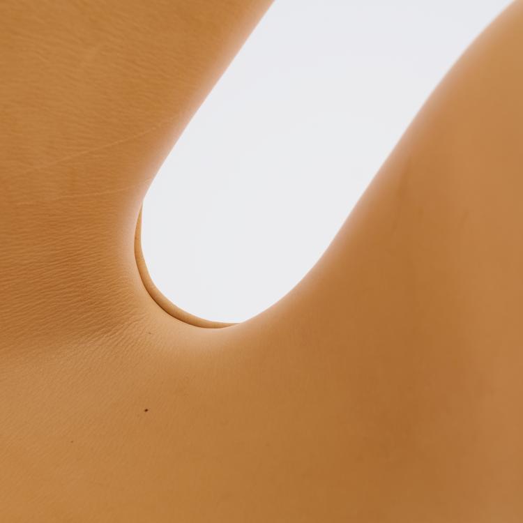 Bild 6 zu Objekt, Armlehnsessel 'Swan Chair' - '60th Anniversary Edition', 1958 (Entwurf), Arne Jacobsen, Hansen, Fritz, Kopenhagen / Copenhagen, 179A 213