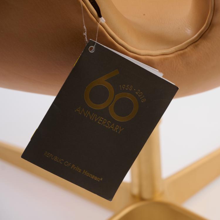 Bild 9 zu Objekt, Armlehnsessel 'Swan Chair' - '60th Anniversary Edition', 1958 (Entwurf), Arne Jacobsen, Hansen, Fritz, Kopenhagen / Copenhagen, 179A 213