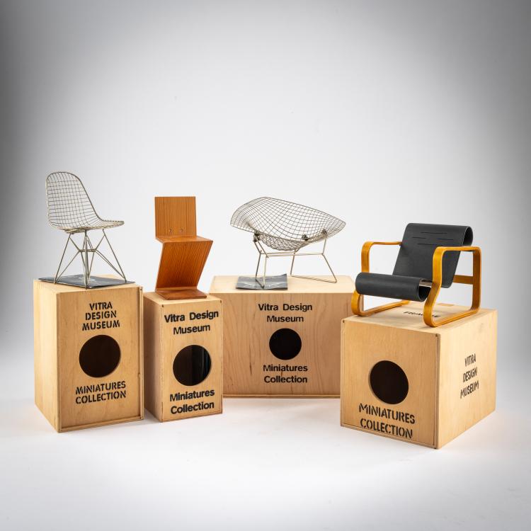 Hauptbild zu Objekt, Vier Miniatur-Sitzm&ouml;bel, 1990er/2000er Jahre, Vitra Design Museum, Weil am Rhein, 178B 615