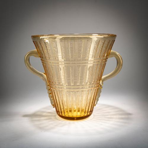 Henkelvase, um 1930