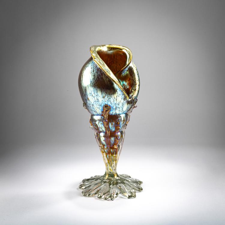 Hauptbild zu Objekt, Gro&szlig;e 'Papillon'-Muschelvase, um 1899, L&ouml;tz Wwe., Klosterm&uuml;hle / Klastersky Mlyn, 178A 192