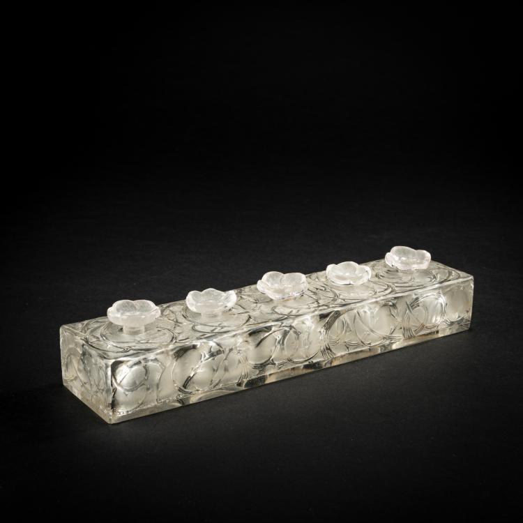 Hauptbild zu Objekt, Pr&eacute;sentoir 'La Rennom&eacute;e d'Orsay', 1920, Ren&eacute; Lalique, Lalique, Ren&eacute;, Wingen-sur-Moder, 178A 127