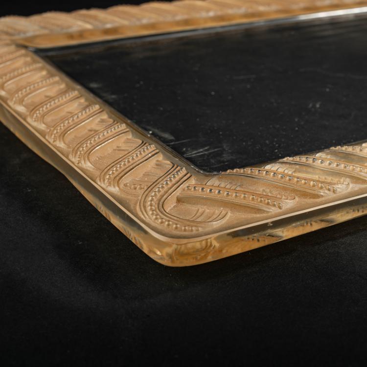 Bild 1 zu Objekt, Tablett 'Rubans', 1936, Ren&eacute; Lalique, Lalique, Ren&eacute;, Wingen-sur-Moder, 178A 141