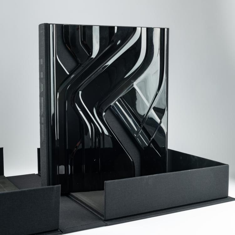 Bild 2 zu Objekt, 'Zaha Hadid. Complete Works 1979&ndash;2009' Art Edition XXL, 2009, Zaha Hadid, Taschen Verlag, Cologne (Publ.), 179C 658