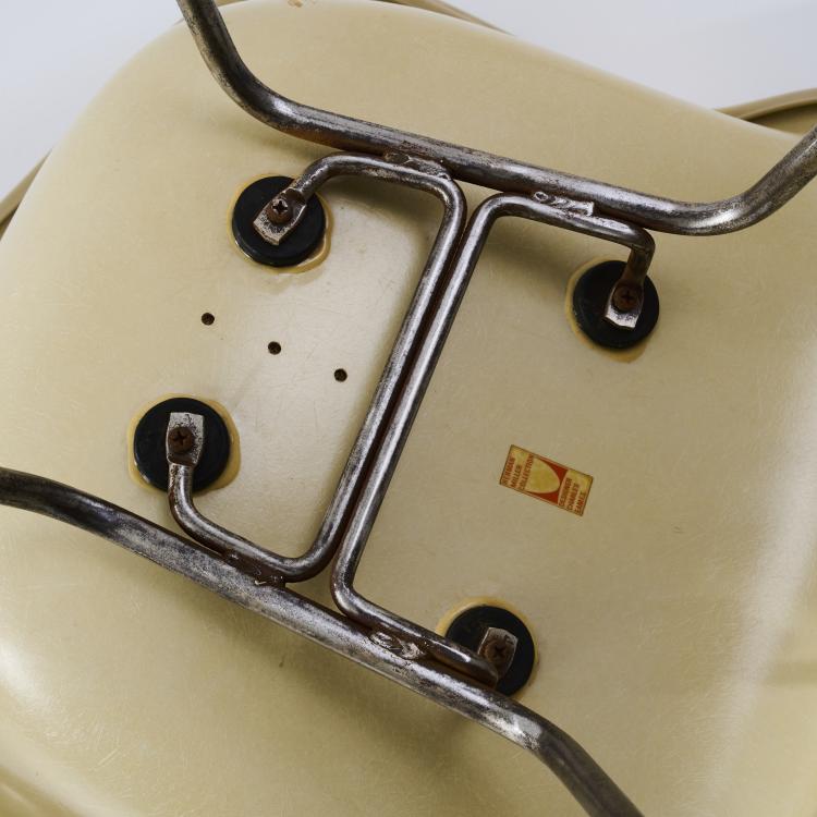 Bild 7 zu Objekt, Vier St&uuml;hle 'Plastic Chair DAX', 1950-53 (Entwurf), Charles & Ray Eames, Vitra, Birsfelden, 179A 196