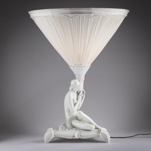 Tischleuchte 'Sitzende Frau', 1924