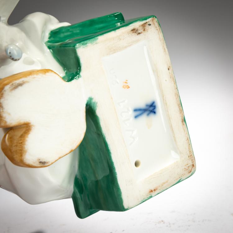 Bild 2 zu Objekt, 'Kind mit einer Katze in den Armen, auf einem B&auml;nkchen sitzend', 1905, Konrad Hentschel, Meissen, KPM, 180A 268