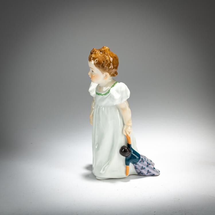 Hauptbild zu Objekt, 'Stehendes M&auml;dchen mit einer herabh&auml;ngenden Puppe in der linken Hand', 1907, Konrad Hentschel, Meissen, KPM, 180A 273