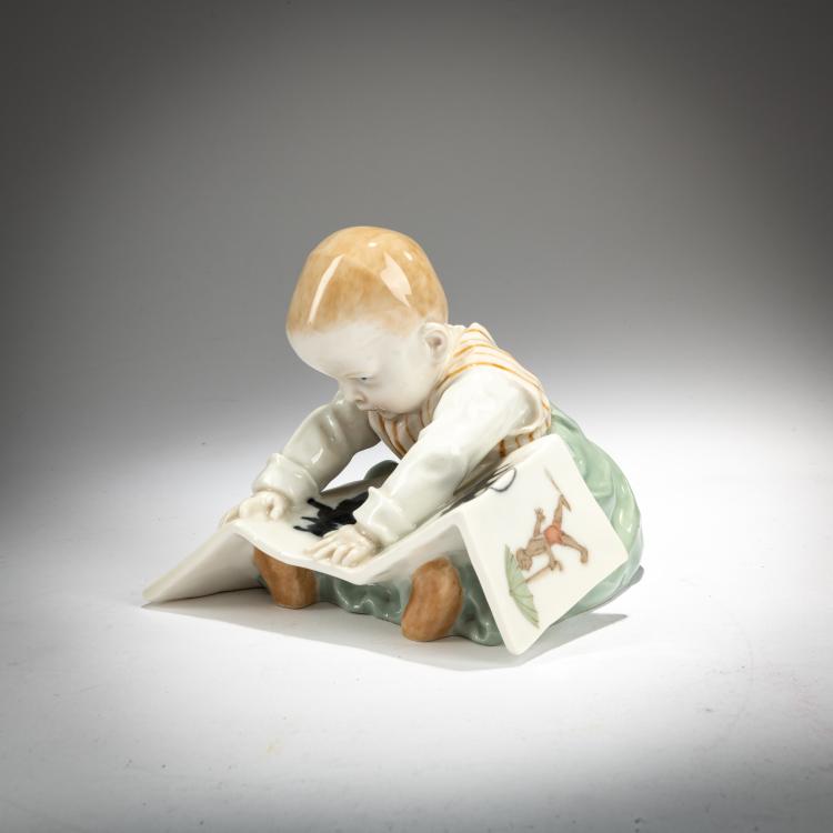 Bild 1 zu Objekt, 'Sitzendes Kind mit Bilderbuch', 1904, Konrad Hentschel, Meissen, KPM, 180A 266