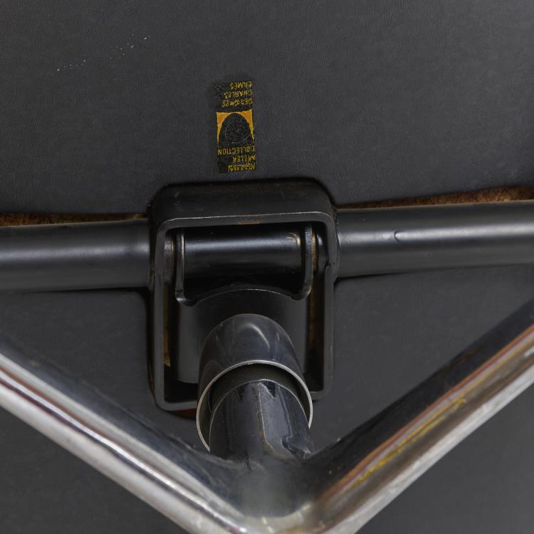 Bild 7 zu Objekt, B&uuml;rostuhl 'Time-Life Desk Chair' - 'ES 104', 1960 (Entwurf), Charles Eames,Ray Eames, Vitra, Birsfelden, 179A 270