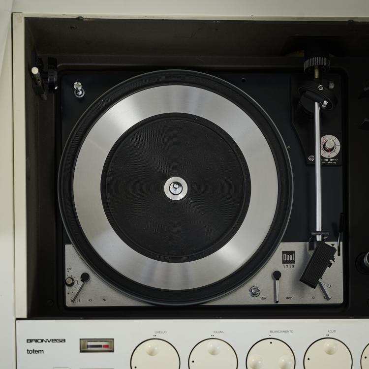 Bild 5 zu Objekt, Stereoanlage mit Plattenspieler 'RR 130 Fo/St - Totem', 1970, Mario Bellini, Brionvega, Mailand/Milan, 179A 12