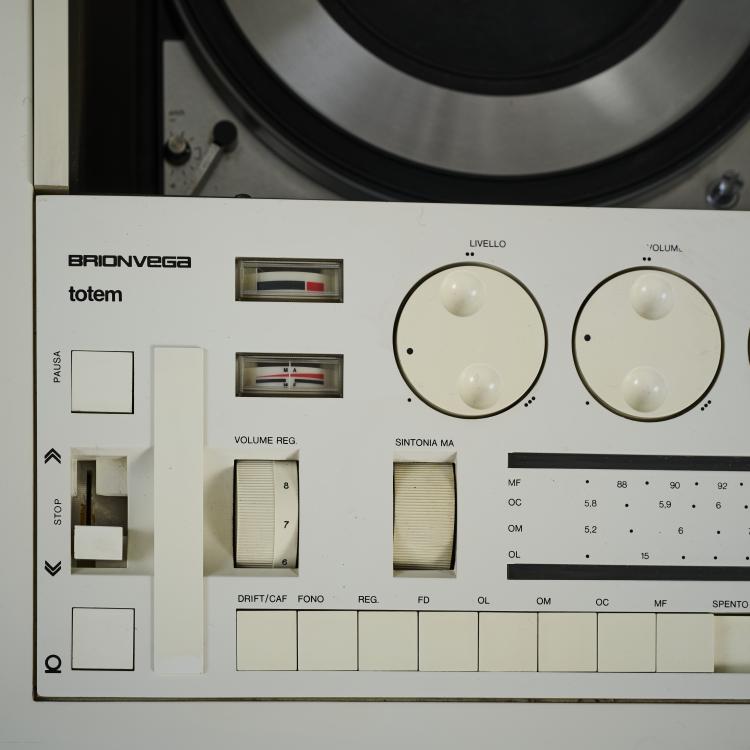 Bild 6 zu Objekt, Stereoanlage mit Plattenspieler 'RR 130 Fo/St - Totem', 1970, Mario Bellini, Brionvega, Mailand/Milan, 179A 12