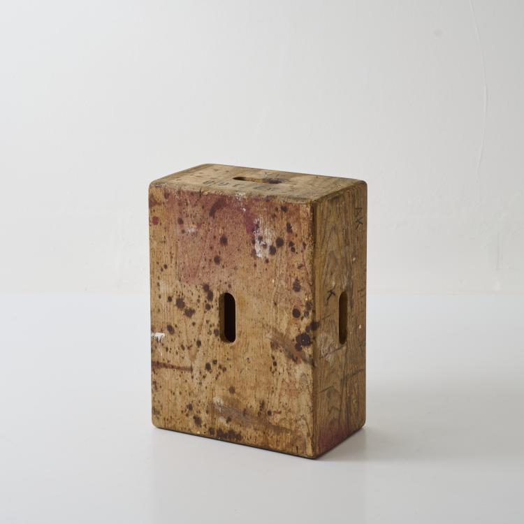 Hauptbild zu Objekt, Hocker 'LC14 'Maison du Br&eacute;sil', 1959 (Entwurf), Le Corbusier Charles-&Eacute;douard Jeanneret-Gris (nach), Frankreich / France, 179A 256