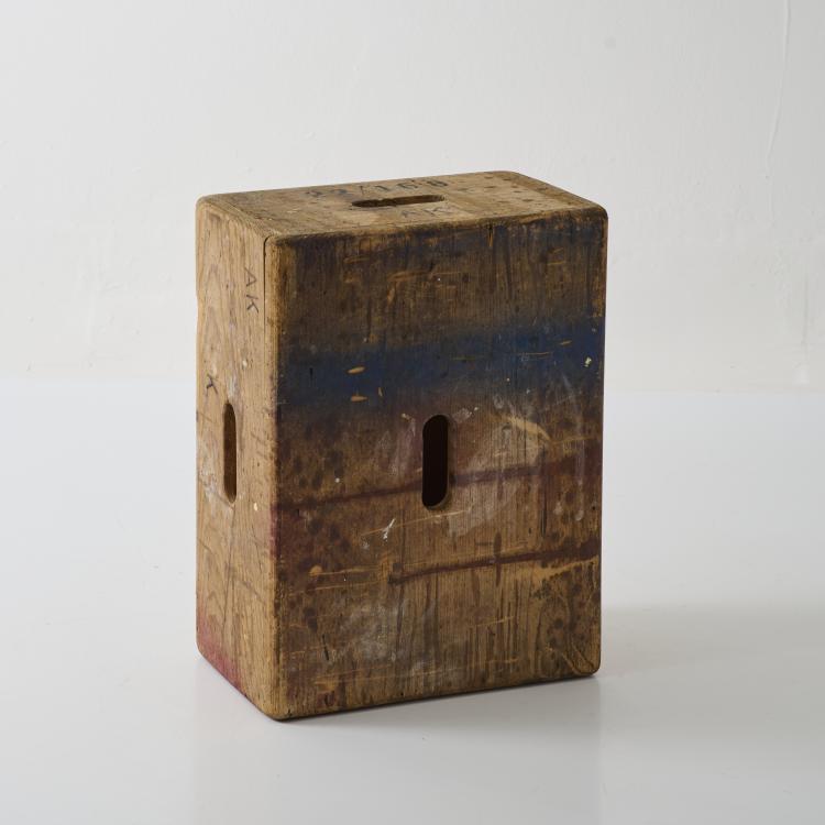 Bild 1 zu Objekt, Hocker 'LC14 'Maison du Br&eacute;sil', 1959 (Entwurf), Le Corbusier Charles-&Eacute;douard Jeanneret-Gris (nach), Frankreich / France, 179A 256
