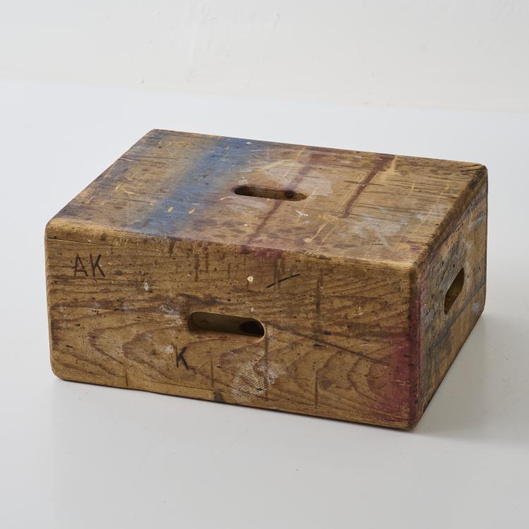 Bild 2 zu Objekt, Hocker 'LC14 'Maison du Br&eacute;sil', 1959 (Entwurf), Le Corbusier Charles-&Eacute;douard Jeanneret-Gris (nach), Frankreich / France, 179A 256