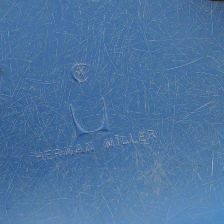 Bild 3 zu Objekt, Drei St&uuml;hle 'Plastic Side Chair' auf H-Base, 1950-53 (Entwurf), Charles Eames,Ray Eames, Herman Miller, Zeeland; Vitra, Birsfelden., 179A 194