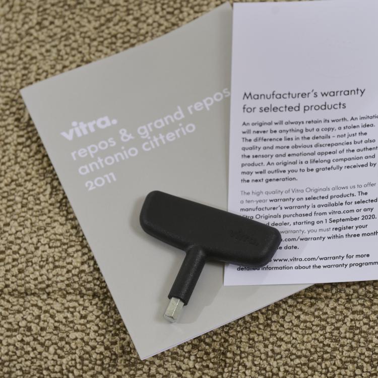 Bild 7 zu Objekt, Armlehnsessel 'Grand Repos' mit Ottoman, 2011 (Entwurf), Antonio Citterio, Vitra, Birsfelden, 179A 425