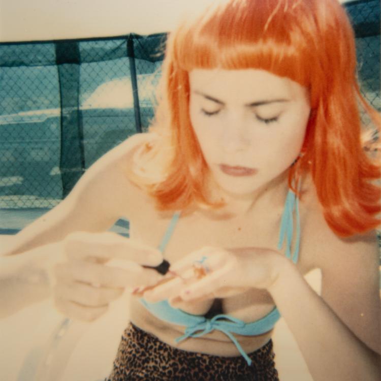 Hauptbild zu Objekt, 'Radha Doing Her Nails By The Pool', 1999 (Abzug 2004), Stefanie Schneider, 179C 686