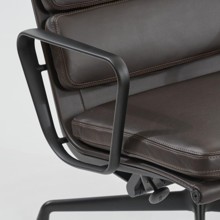 Bild 4 zu Objekt, Armchair 'Soft Pad Lounge Chair - EA 222' with Ottoman 'Soft Pad EA 223', 1969 (design), Charles & Ray Eames, Vitra, Birsfelden, 179A 300