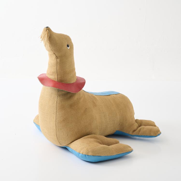 Bild 1 zu Objekt, Robbe, 1971, Renate M&uuml;ller, H. Josef Leven KG, Sonneberg, 179A 142